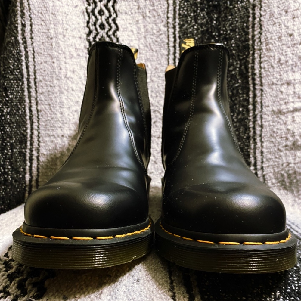 2976 YELLOW STITCH SMOOTH LEATHER CHELSEA BOOTS